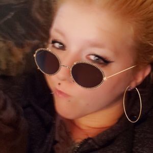 Meet your Posher, Alicia